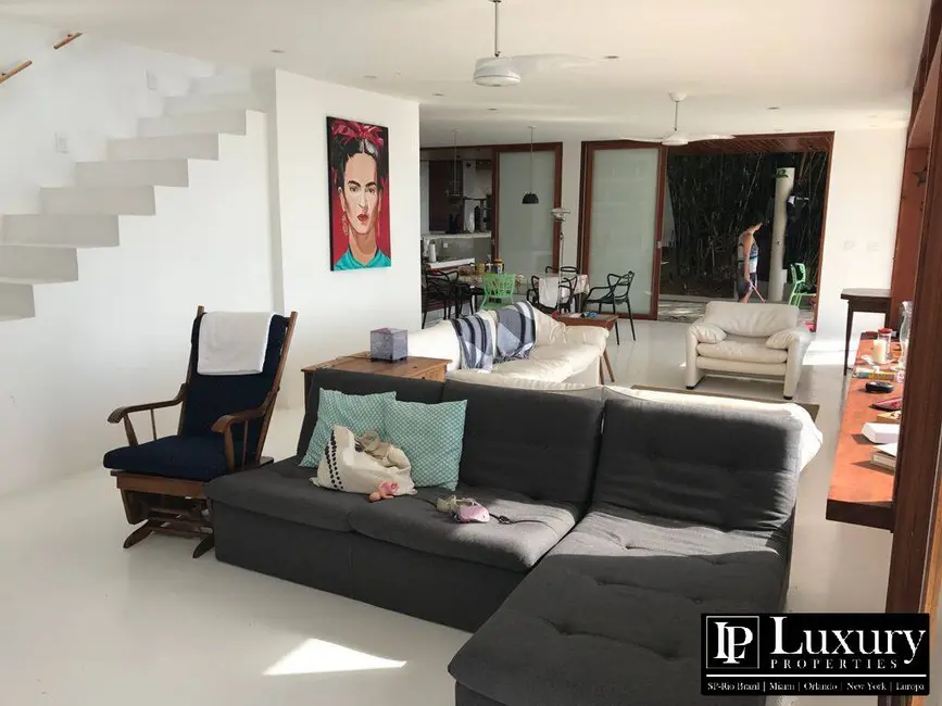 Casa de Condomínio com 5 quartos à venda em Praia da Ribeira (Cunhambebe), Angra Dos Reis - RJ - imagem 9 Foto 9 de Casa de Condomínio com 5 quartos à venda em Praia da Ribeira (Cunhambebe), Angra Dos Reis - RJ