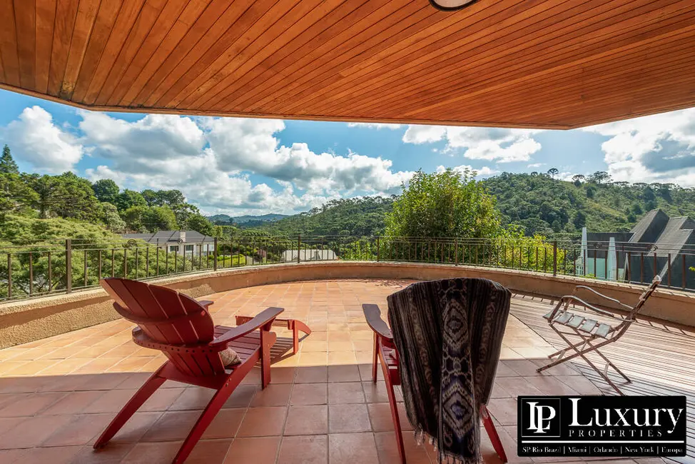 Foto 1 de Casa de Condomínio com 5 quartos à venda em Campos Do Jordao - SP