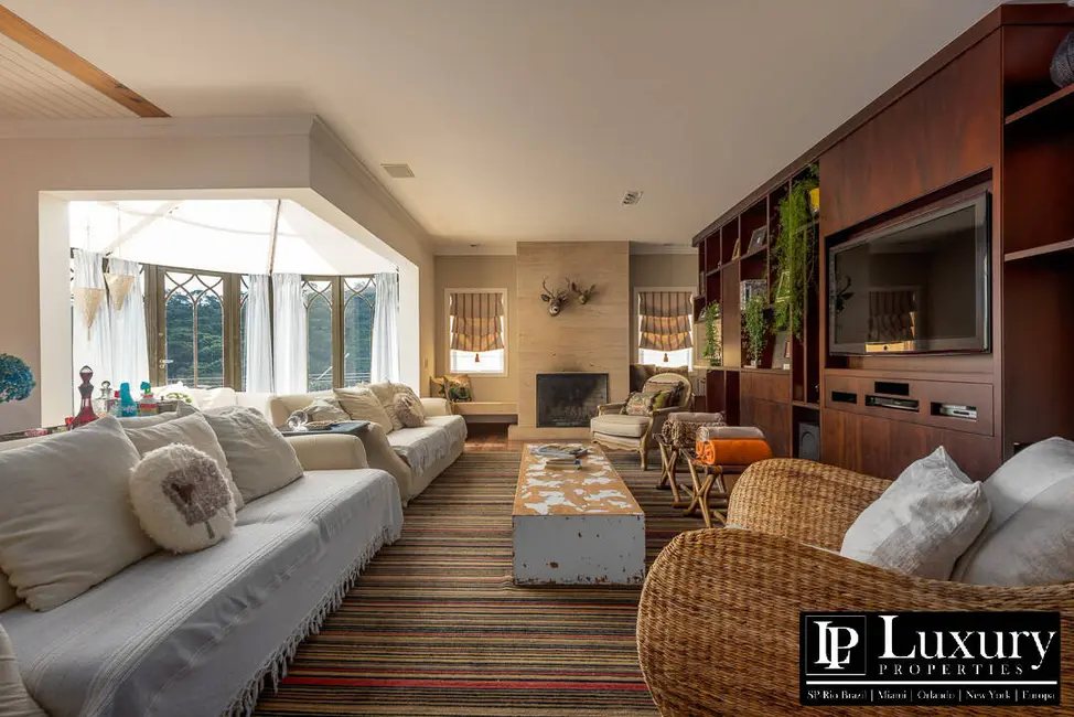 Casa de Condomínio com 5 quartos à venda em Campos Do Jordao - SP - imagem 4 Foto 4 de Casa de Condomínio com 5 quartos à venda em Campos Do Jordao - SP