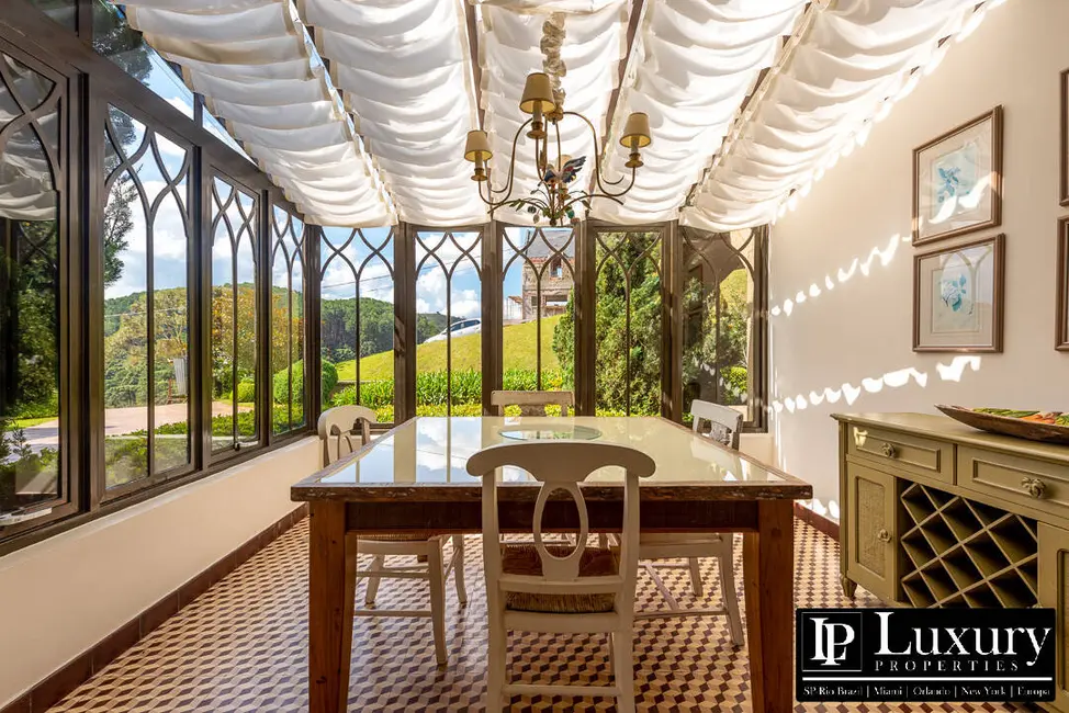 Casa de Condomínio com 5 quartos à venda em Campos Do Jordao - SP - imagem 9 Foto 9 de Casa de Condomínio com 5 quartos à venda em Campos Do Jordao - SP