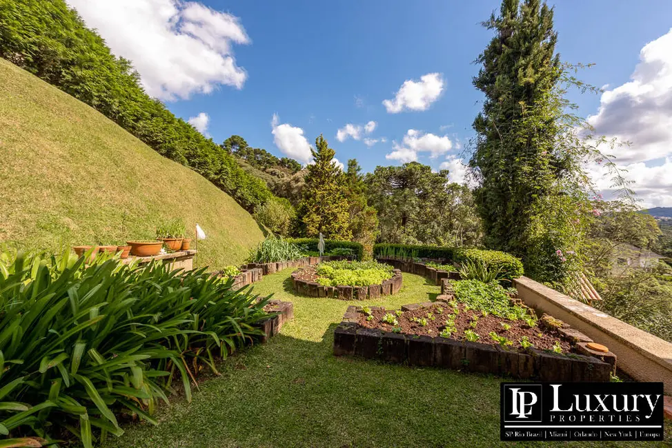 Casa de Condomínio com 5 quartos à venda em Campos Do Jordao - SP - imagem 3 Foto 3 de Casa de Condomínio com 5 quartos à venda em Campos Do Jordao - SP