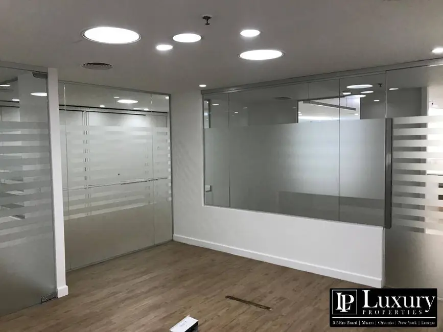 Sala Comercial à venda, 210m2 em Vila Olímpia, São Paulo - SP - imagem 6 Foto 6 de Sala Comercial à venda, 210m2 em Vila Olímpia, São Paulo - SP