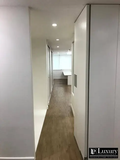 Sala Comercial à venda, 210m2 em Vila Olímpia, São Paulo - SP - imagem 9 Foto 9 de Sala Comercial à venda, 210m2 em Vila Olímpia, São Paulo - SP