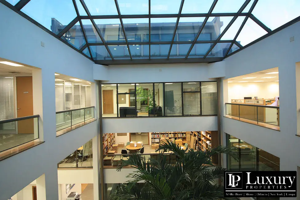 Foto 2 de Sala Comercial à venda e para alugar em Vila Hamburguesa, São Paulo - SP