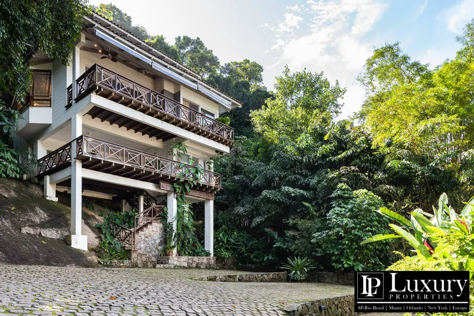 Foto 1 de Casa de Condomínio com 4 quartos à venda em Sao Sebastiao - SP