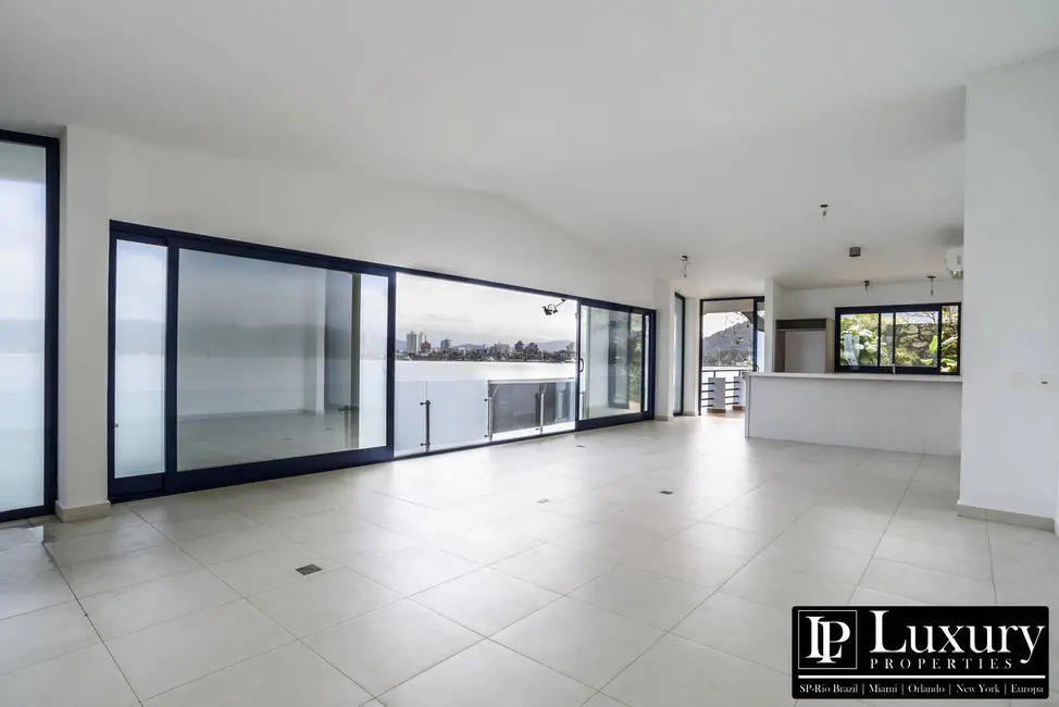 Foto 4 de Apartamento com 3 quartos à venda, 181m2 em Guaruja - SP