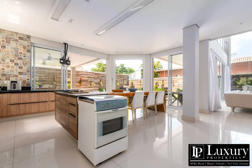 Foto 9 de Casa com 5 quartos à venda em Enseada, Guaruja - SP