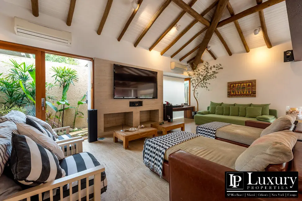 Foto 3 de Casa de Condomínio com 4 quartos à venda, 267m2 em Sao Sebastiao - SP