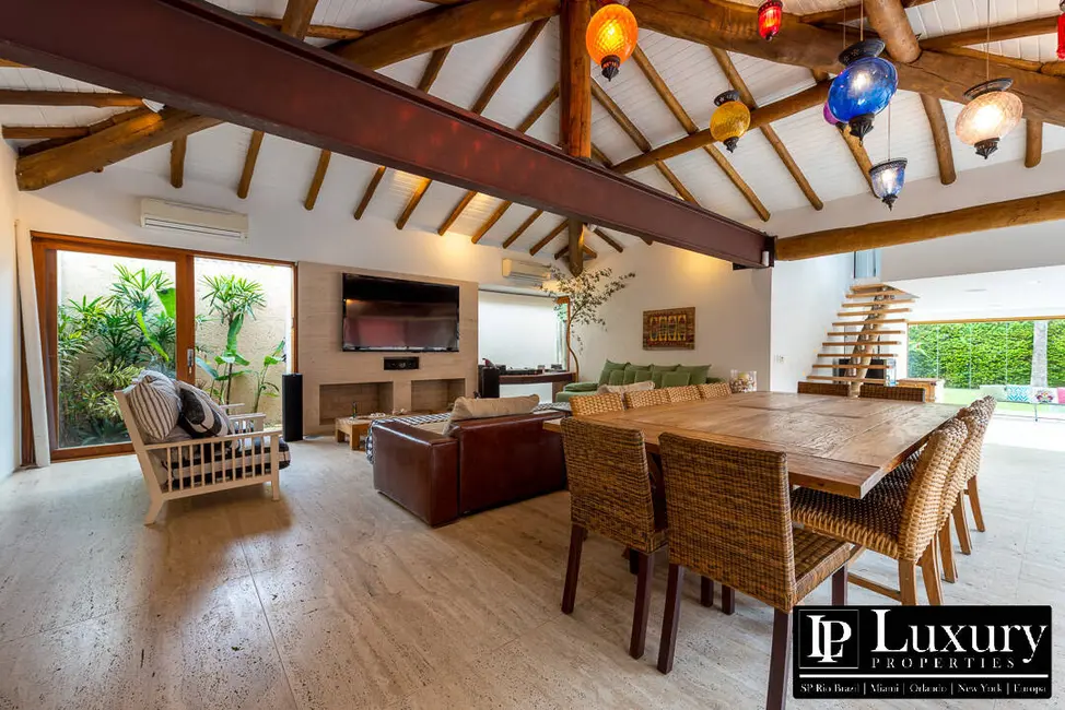 Foto 4 de Casa de Condomínio com 4 quartos à venda, 267m2 em Sao Sebastiao - SP