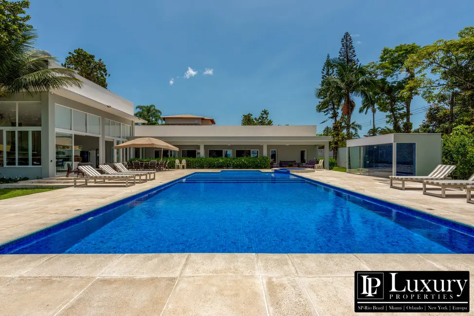 Foto 1 de Casa de Condomínio com 7 quartos à venda em Ubatuba - SP