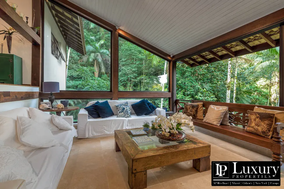 Casa de Condomínio com 7 quartos à venda em Guaruja - SP - imagem 4 Foto 4 de Casa de Condomínio com 7 quartos à venda em Guaruja - SP