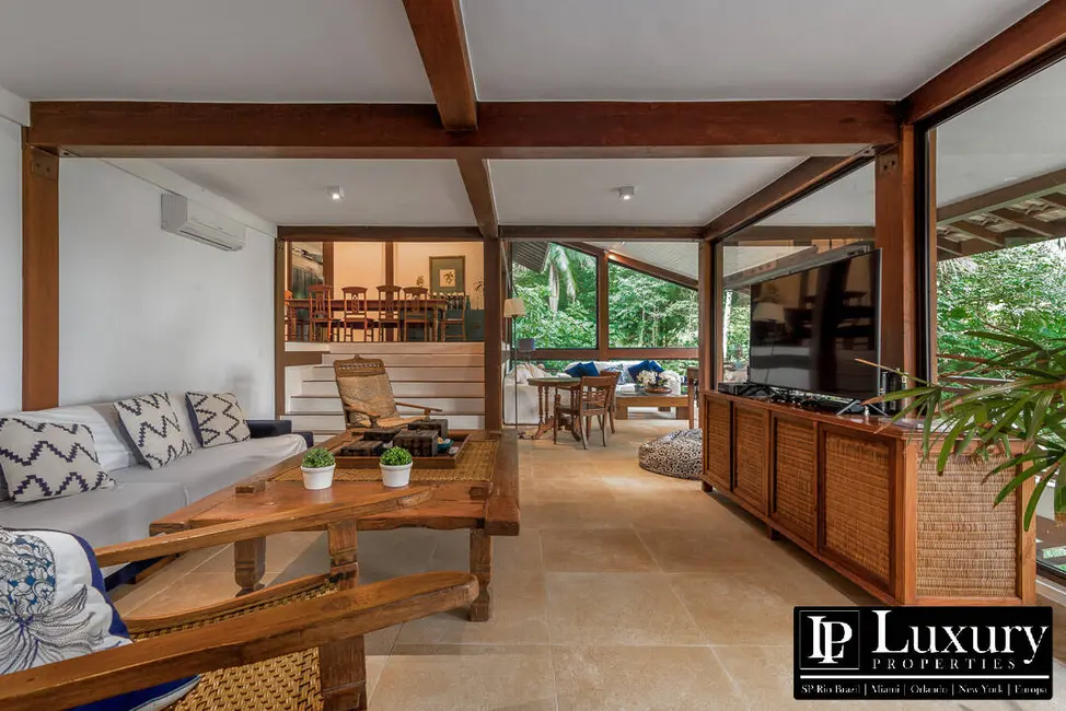 Casa de Condomínio com 7 quartos à venda em Guaruja - SP - imagem 3 Foto 3 de Casa de Condomínio com 7 quartos à venda em Guaruja - SP