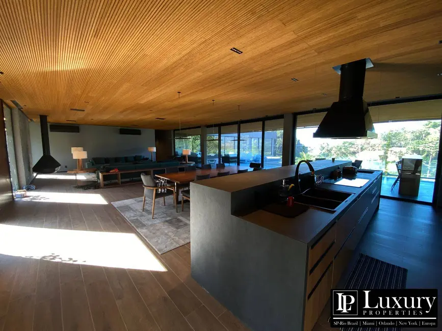 Foto 8 de Casa de Condomínio com 5 quartos à venda em Mangaratiba - RJ