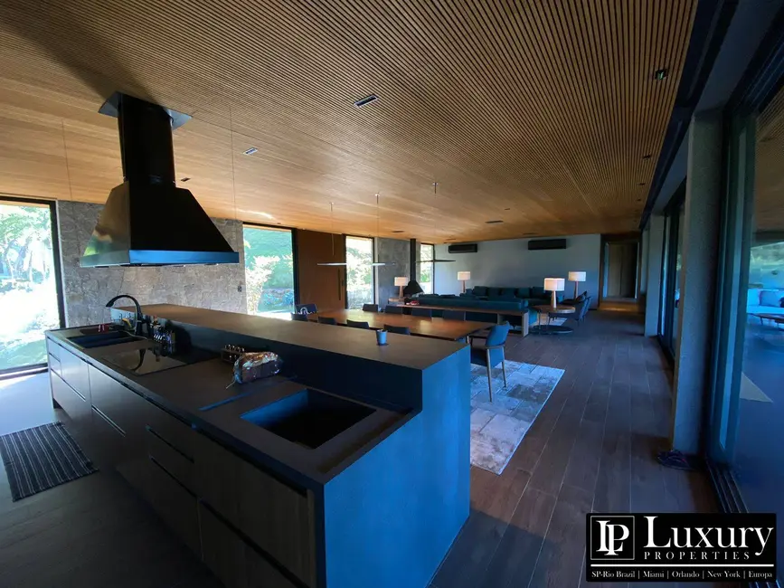 Foto 4 de Casa de Condomínio com 5 quartos à venda em Mangaratiba - RJ