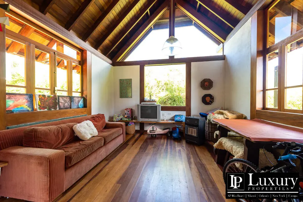 Foto 8 de Casa com 5 quartos à venda em Campos Do Jordao - SP