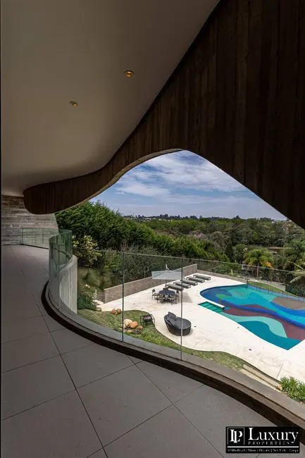 Casa de Condomínio com 5 quartos à venda em Chácaras Alpina, Valinhos - SP - imagem 3 Foto 3 de Casa de Condomínio com 5 quartos à venda em Chácaras Alpina, Valinhos - SP