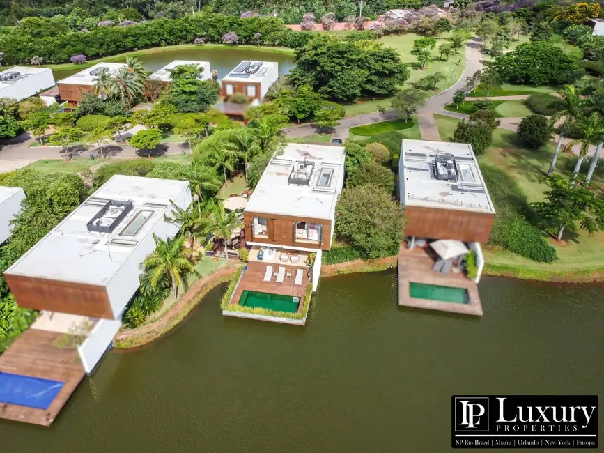 Foto 3 de Casa de Condomínio com 4 quartos à venda em  - SP