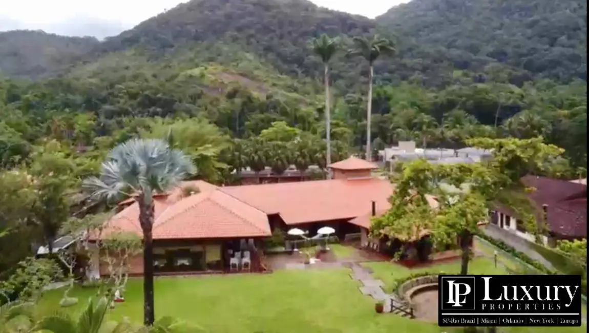 Foto 1 de Casa com 6 quartos à venda em Ubatuba - SP