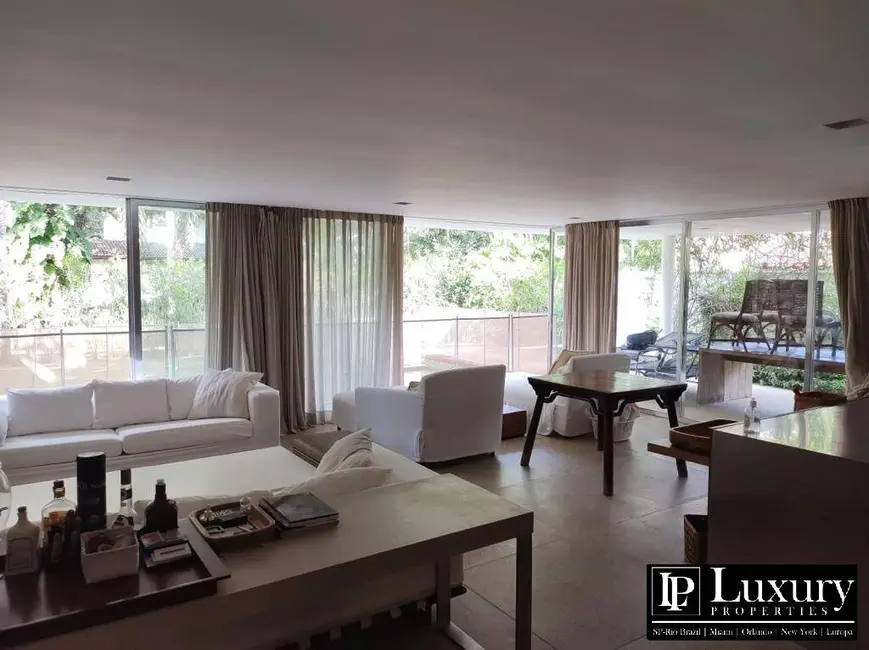 Foto 1 de Casa de Condomínio com 6 quartos à venda em Sao Sebastiao - SP