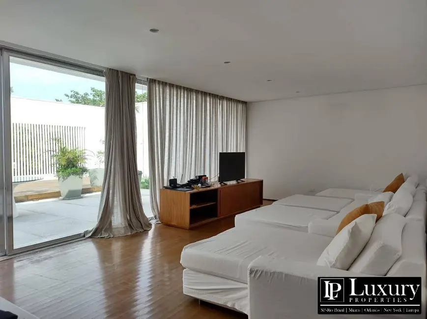 Foto 3 de Casa de Condomínio com 6 quartos à venda em Sao Sebastiao - SP