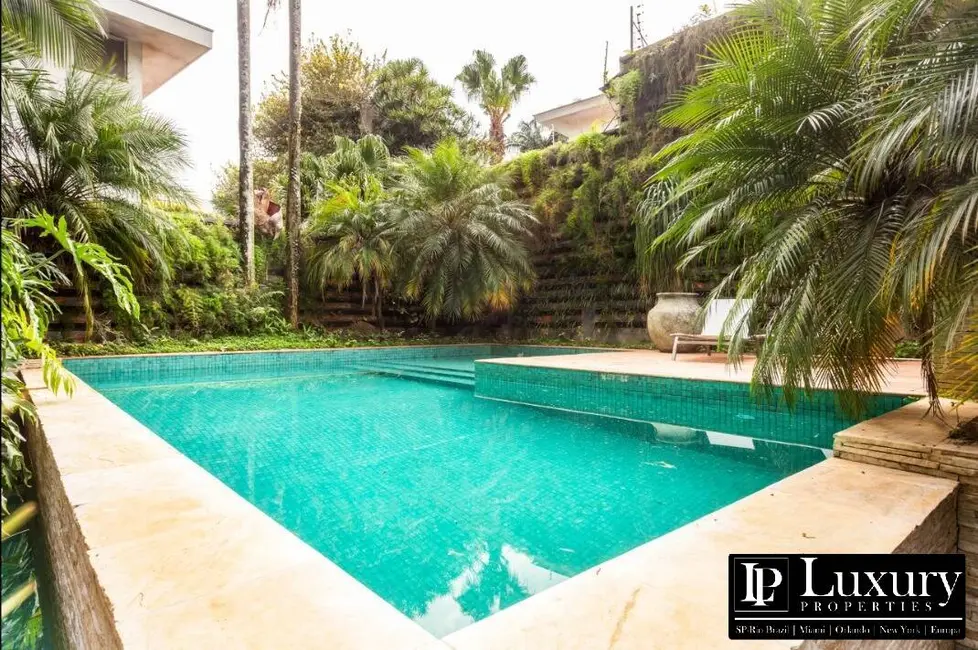 Casa com 4 quartos à venda e para alugar, 1019m2 em Alto de Pinheiros, São Paulo - SP - imagem 3 Foto 3 de Casa com 4 quartos à venda e para alugar, 1019m2 em Alto de Pinheiros, São Paulo - SP