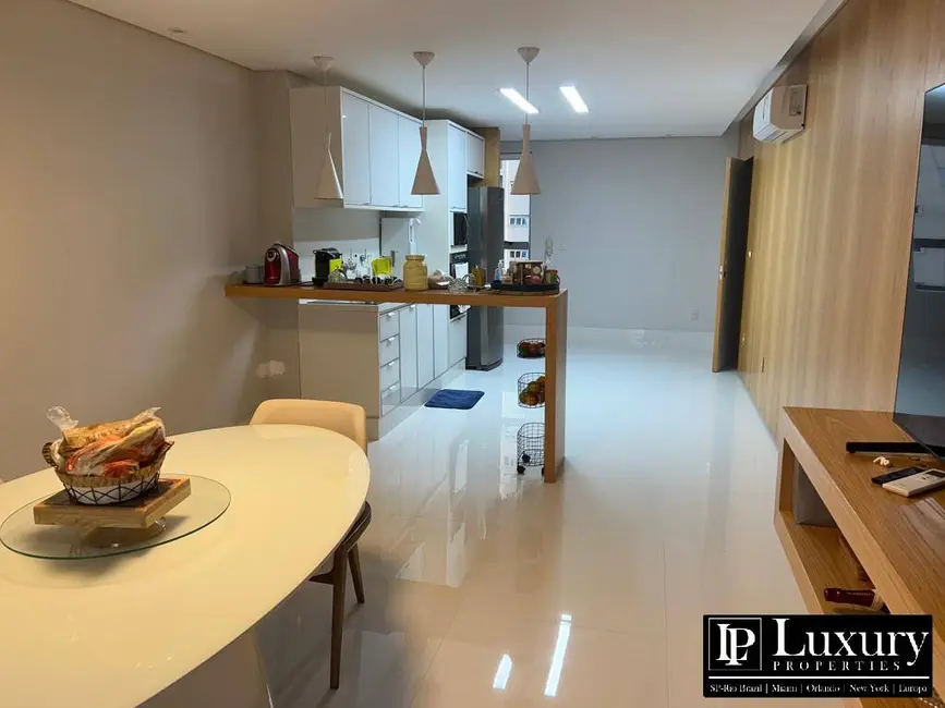 Apartamento com 3 quartos à venda, 180m2 em Vila Nova Conceição, São Paulo - SP - imagem 9 Foto 9 de Apartamento com 3 quartos à venda, 180m2 em Vila Nova Conceição, São Paulo - SP