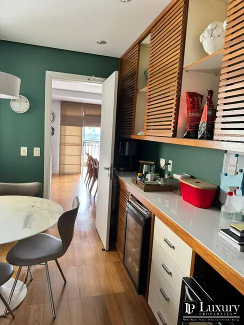 Foto 9 de Apartamento com 2 quartos à venda, 212m2 em Vila Nova Conceição, São Paulo - SP