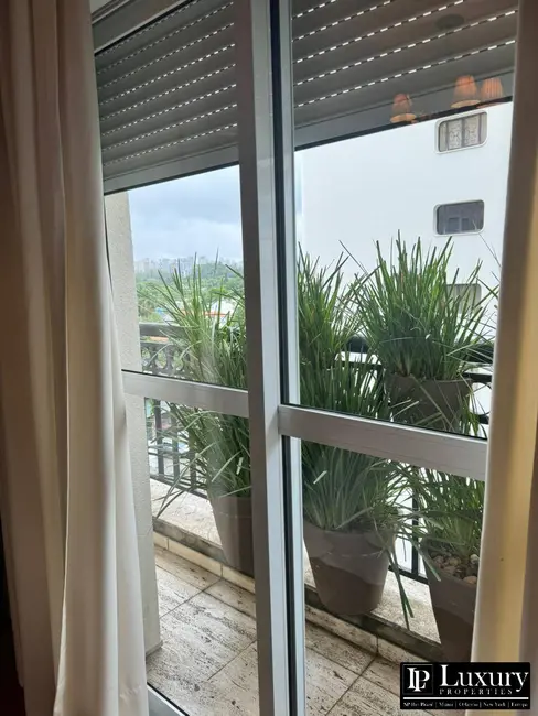 Foto 8 de Apartamento com 2 quartos à venda, 212m2 em Vila Nova Conceição, São Paulo - SP