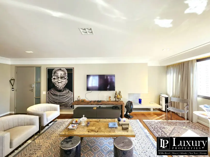 Apartamento com 3 quartos à venda, 162m2 em Moema, São Paulo - SP - imagem 9 Foto 9 de Apartamento com 3 quartos à venda, 162m2 em Moema, São Paulo - SP