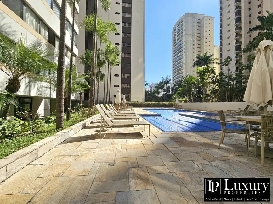 Apartamento com 3 quartos à venda, 162m2 em Moema, São Paulo - SP - imagem 4 Foto 4 de Apartamento com 3 quartos à venda, 162m2 em Moema, São Paulo - SP
