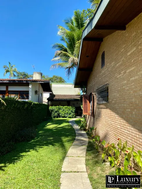 Foto 7 de Casa de Condomínio com 5 quartos à venda em Ubatuba - SP