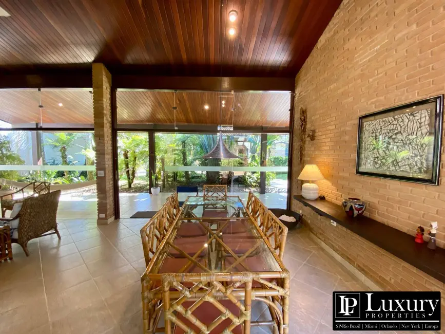 Foto 9 de Casa de Condomínio com 5 quartos à venda em Ubatuba - SP