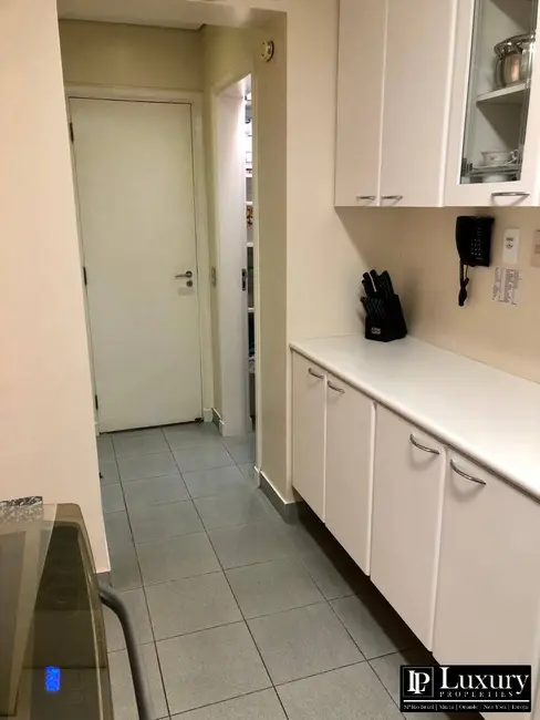 Apartamento com 4 quartos à venda, 240m2 em São Paulo - SP - imagem 6 Foto 6 de Apartamento com 4 quartos à venda, 240m2 em São Paulo - SP
