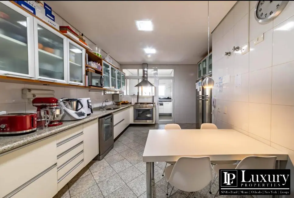 Apartamento com 3 quartos para alugar, 276m2 em Vila Nova Conceição, São Paulo - SP - imagem 9 Foto 9 de Apartamento com 3 quartos para alugar, 276m2 em Vila Nova Conceição, São Paulo - SP