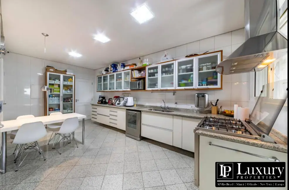 Apartamento com 3 quartos para alugar, 276m2 em Vila Nova Conceição, São Paulo - SP - imagem 7 Foto 7 de Apartamento com 3 quartos para alugar, 276m2 em Vila Nova Conceição, São Paulo - SP