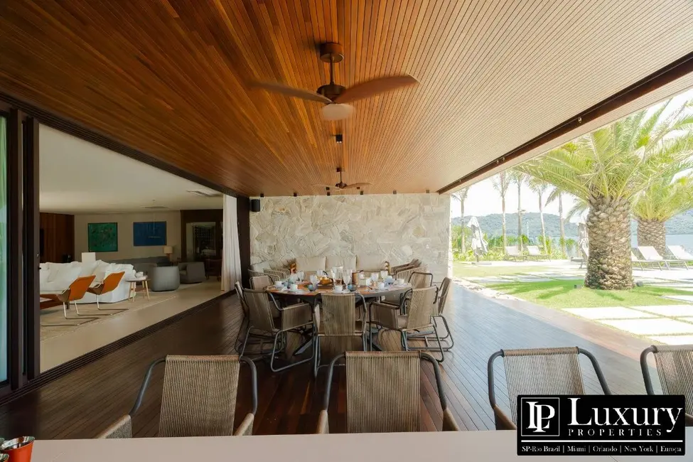 Casa com 8 quartos à venda em Praia da Ribeira (Cunhambebe), Angra Dos Reis - RJ - imagem 3 Foto 3 de Casa com 8 quartos à venda em Praia da Ribeira (Cunhambebe), Angra Dos Reis - RJ