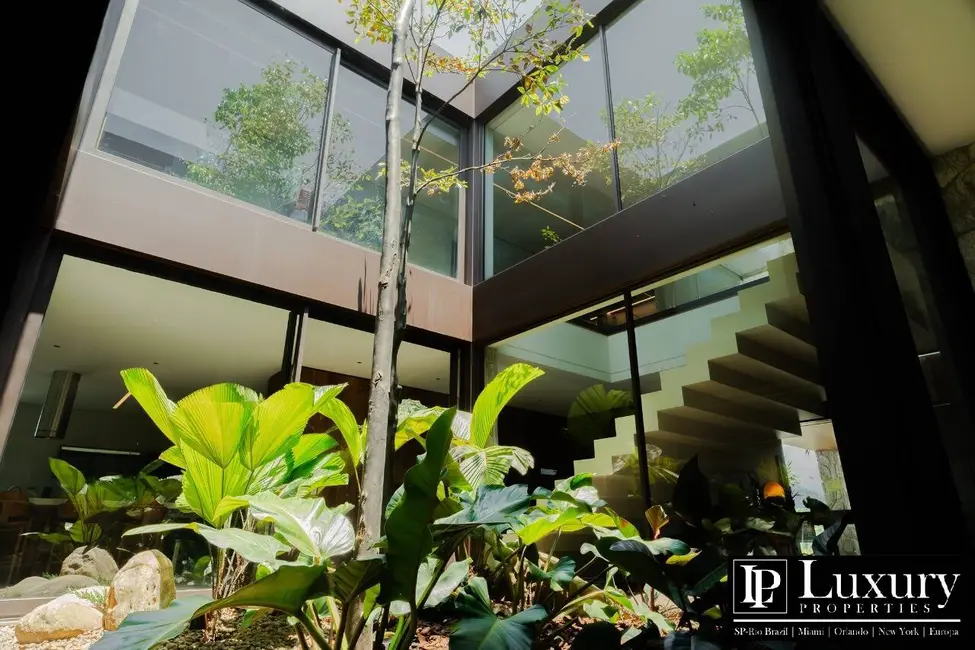 Casa com 8 quartos à venda em Praia da Ribeira (Cunhambebe), Angra Dos Reis - RJ - imagem 9 Foto 9 de Casa com 8 quartos à venda em Praia da Ribeira (Cunhambebe), Angra Dos Reis - RJ