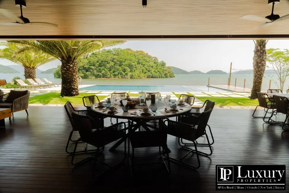 Casa com 8 quartos à venda em Praia da Ribeira (Cunhambebe), Angra Dos Reis - RJ - imagem 2 Foto 2 de Casa com 8 quartos à venda em Praia da Ribeira (Cunhambebe), Angra Dos Reis - RJ