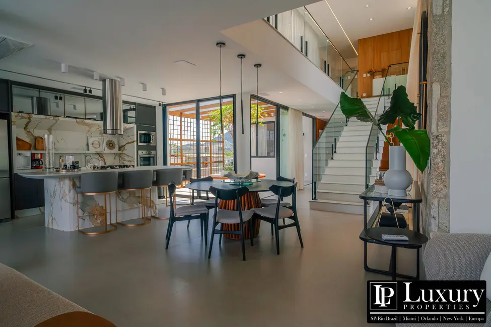 Foto 3 de Casa de Condomínio com 5 quartos à venda em Praia da Ribeira (Cunhambebe), Angra Dos Reis - RJ