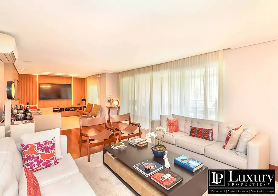 Apartamento com 3 quartos à venda, 226m2 em Vila Nova Conceição, São Paulo - SP - imagem 1 Foto 1 de Apartamento com 3 quartos à venda, 226m2 em Vila Nova Conceição, São Paulo - SP