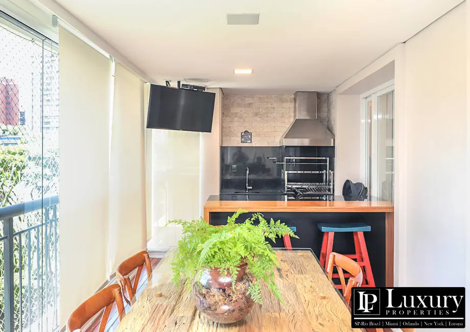 Apartamento com 3 quartos à venda, 226m2 em Vila Nova Conceição, São Paulo - SP - imagem 9 Foto 9 de Apartamento com 3 quartos à venda, 226m2 em Vila Nova Conceição, São Paulo - SP