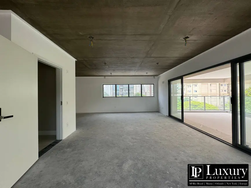 Foto 7 de Apartamento com 4 quartos à venda, 246m2 em Itaim Bibi, São Paulo - SP