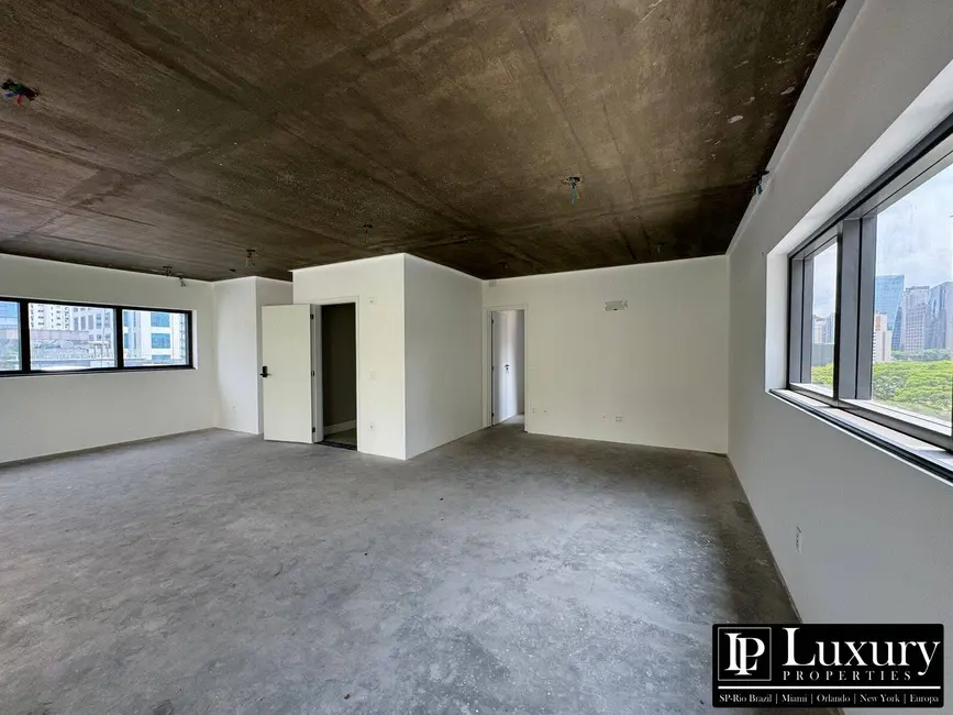 Foto 8 de Apartamento com 4 quartos à venda, 246m2 em Itaim Bibi, São Paulo - SP