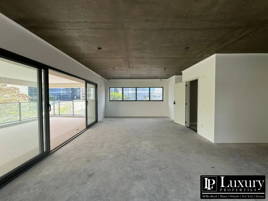 Foto 5 de Apartamento com 4 quartos à venda, 246m2 em Itaim Bibi, São Paulo - SP