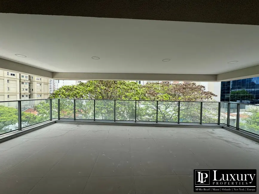 Foto 6 de Apartamento com 4 quartos à venda, 246m2 em Itaim Bibi, São Paulo - SP