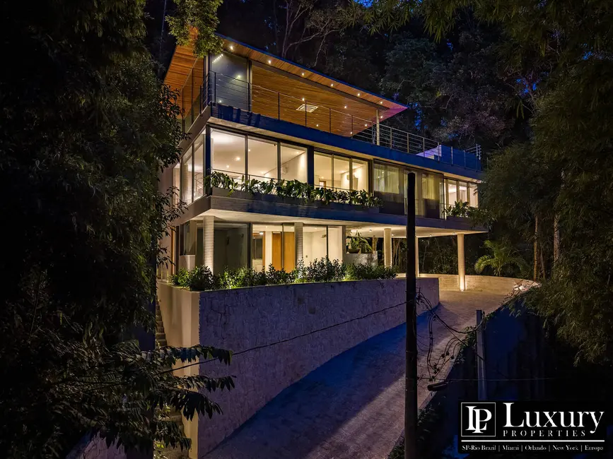 Foto 1 de Casa com 4 quartos à venda em Guaruja - SP