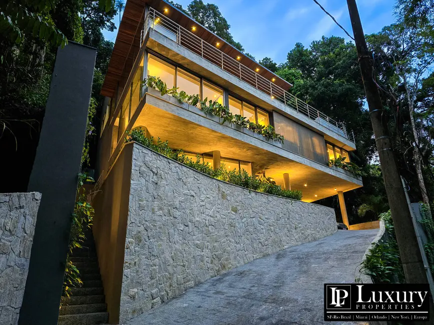 Foto 3 de Casa com 4 quartos à venda em Guaruja - SP