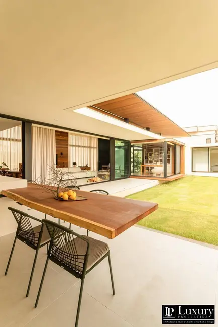 Foto 9 de Casa de Condomínio com 5 quartos à venda em Sao Jose Dos Campos - SP