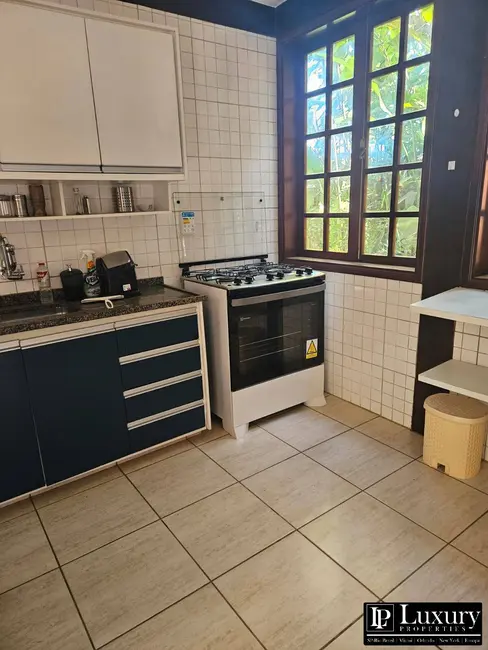 Foto 10 de Casa de Condomínio com 3 quartos à venda e para alugar, 140m2 em Sao Sebastiao - SP