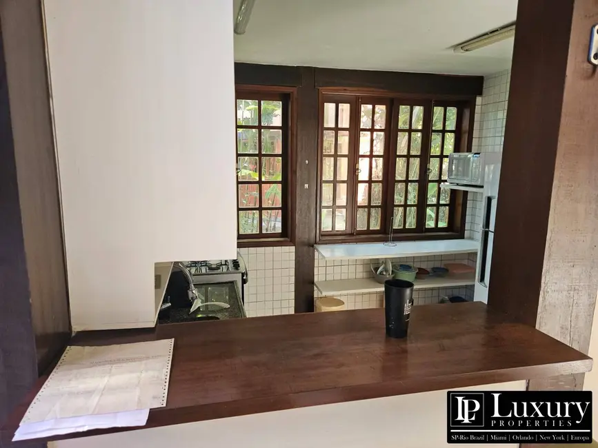 Foto 9 de Casa de Condomínio com 3 quartos à venda e para alugar, 140m2 em Sao Sebastiao - SP